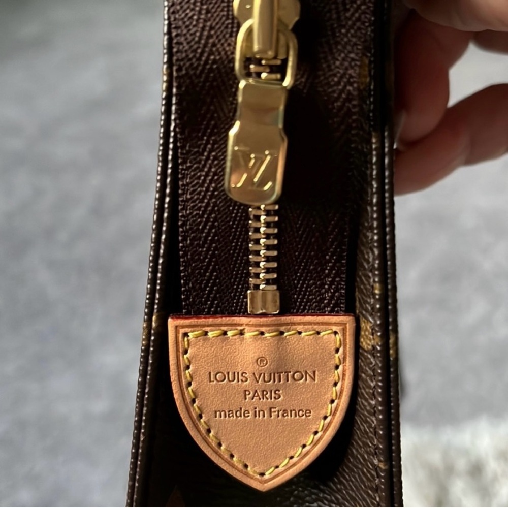 Louis Vuitton Brown Monogram Toiletry 19 - Picture 5 of 9
